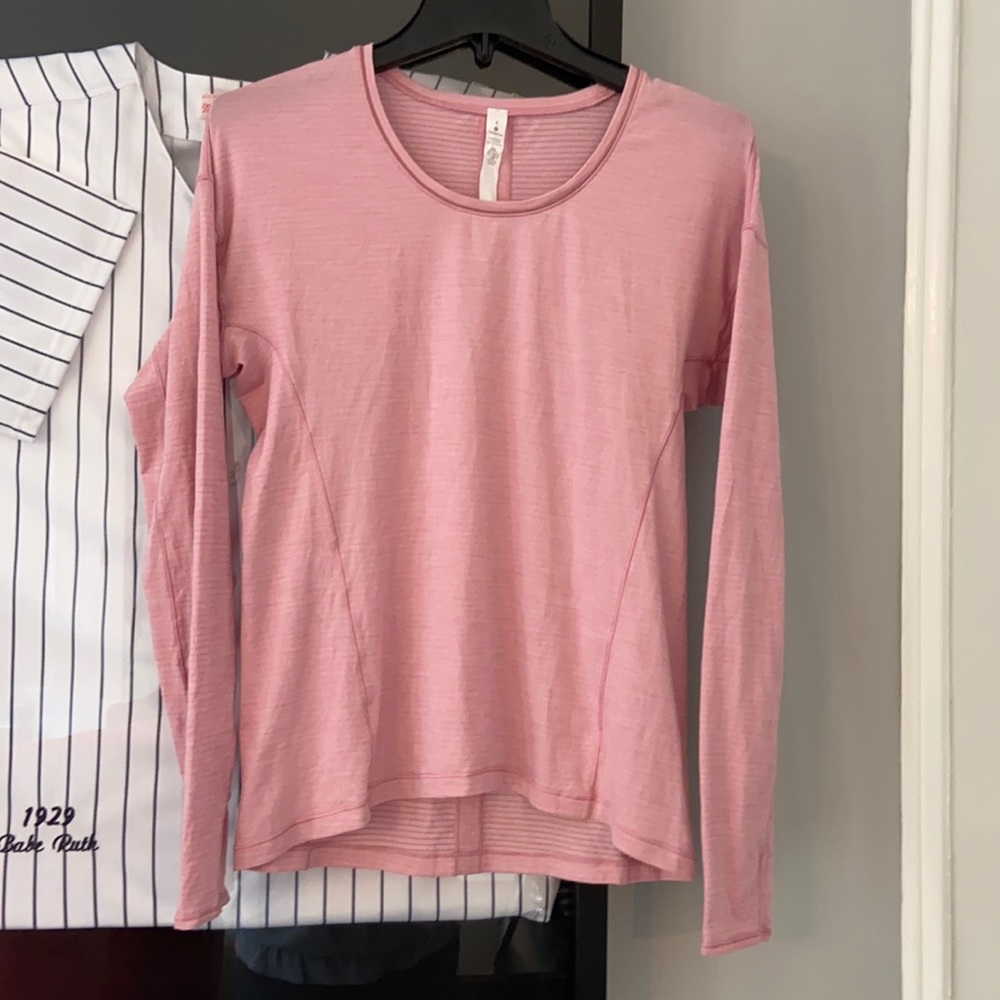 Lululemon - Long Sleeved baby pink Top 😍